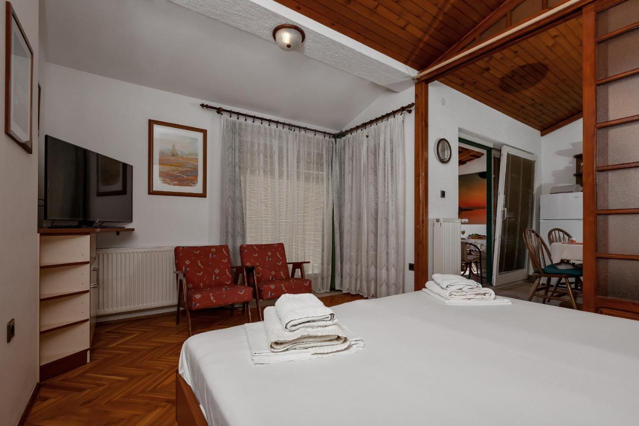 Apartments Carmen Makarska Exterior photo