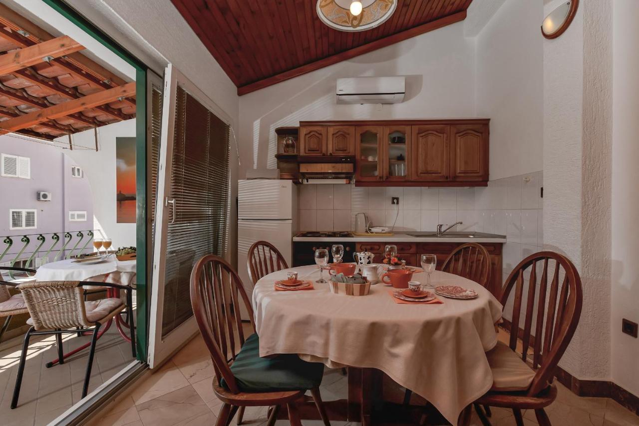 Apartments Carmen Makarska Exterior photo